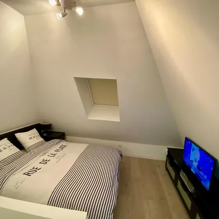 Apartment Apartment- Private In Detached House